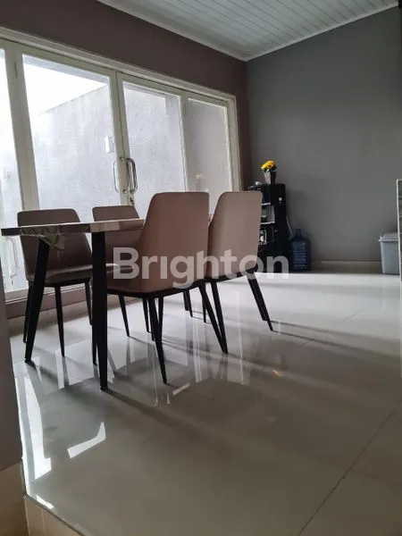 image DIJUAL RUMAH MEWAH BESERTA KOLAM RENANG (8)