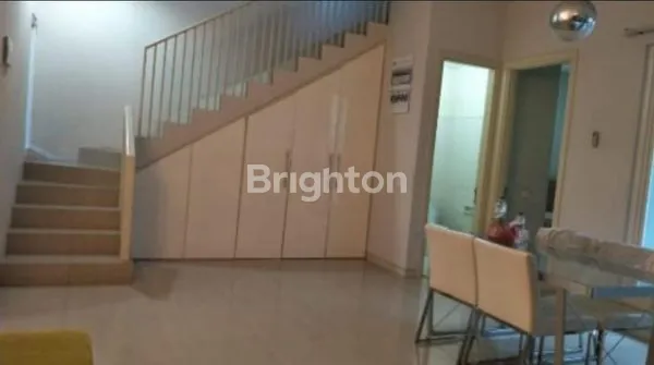 image HUNIAN MINIMALIS MODERN 2 LANTAI HADAPNYA DINGIN SELATAN DI WBM 2 SBY BARAT (3)