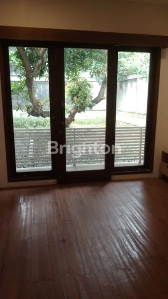 image RUMAH DENGAN TANAH YANG LUAS DI RIVERPARK BINTARO (4)