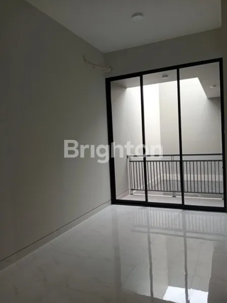 image RUMAH 2 LANTAI SIAP HUNI AREA MANYAR DEKAT KLAMPIS WISMA MUKTI, PETRA (4)