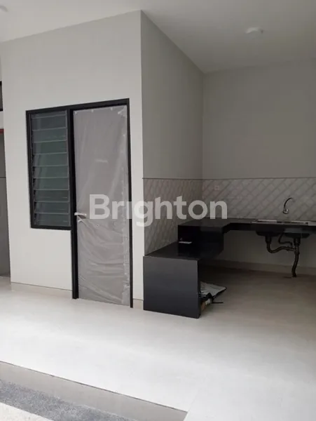 image RUMAH 2 LANTAI SIAP HUNI AREA MANYAR DEKAT KLAMPIS WISMA MUKTI, PETRA (6)