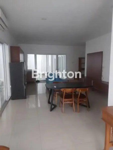 image RUMAH ARAYA JALAN KEMBAR DALAM FULL FURNISHED BAGUS SIAP HUNI 2 LANTAI DEKAT PURI GALAXY, MANYAR, ITS, MERR, GALAXY MALL, PAKUWON CITY, KERTAJAYA, DHARMAHUSADA, HANG TUAH, KLAMPIS WISMA MUKTI (2)