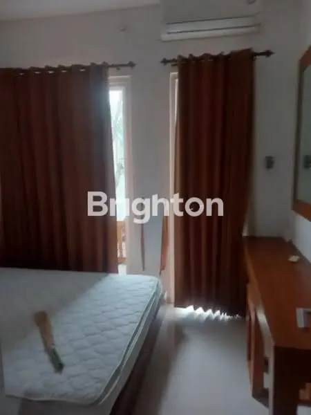 image RUMAH ARAYA JALAN KEMBAR DALAM FULL FURNISHED BAGUS SIAP HUNI 2 LANTAI DEKAT PURI GALAXY, MANYAR, ITS, MERR, GALAXY MALL, PAKUWON CITY, KERTAJAYA, DHARMAHUSADA, HANG TUAH, KLAMPIS WISMA MUKTI (3)