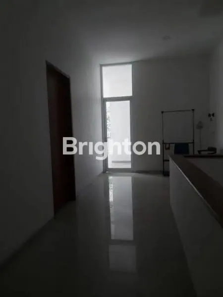 image RUMAH ARAYA JALAN KEMBAR DALAM FULL FURNISHED BAGUS SIAP HUNI 2 LANTAI DEKAT PURI GALAXY, MANYAR, ITS, MERR, GALAXY MALL, PAKUWON CITY, KERTAJAYA, DHARMAHUSADA, HANG TUAH, KLAMPIS WISMA MUKTI (7)