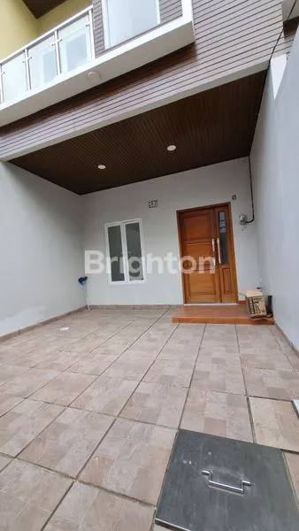 image RUMAH BARU 3 LANTAI SIAP HUNI (4)