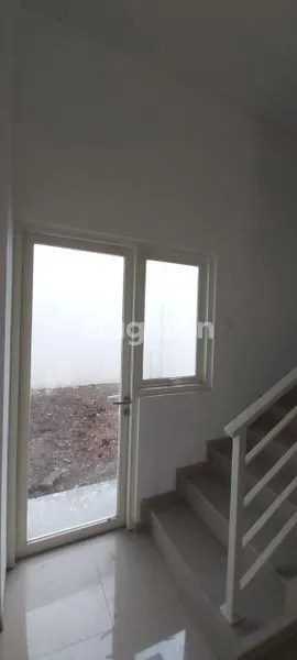 image RUKO 5 JEJER  BARU 3 LANTAI KUTISARI BESAR, DEKAT KUTISARI, SIWALANKERTO, UNI PETRA, RAYA A YANI (3)