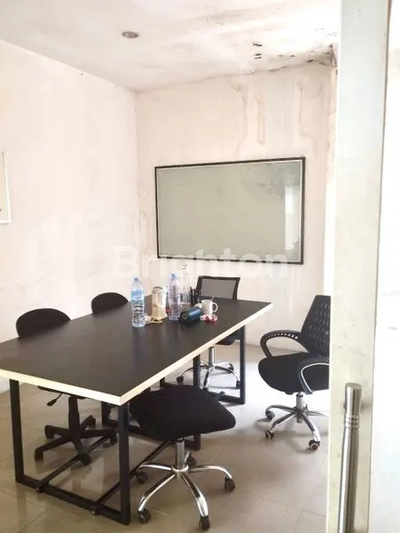 image RUKO 3 LANTAI PINGGIR JALANRAYA (5)