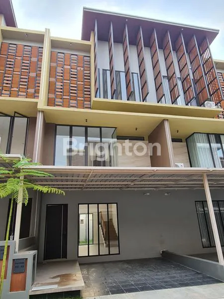 image DI SEWAKAN RUMAH TIGA TINGKAT (1)