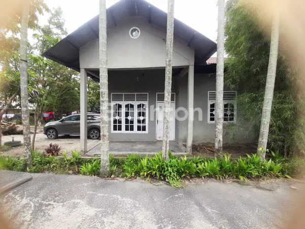 image RUMAH DENGAN HALAM LUAS JALAN BAKTI (1)