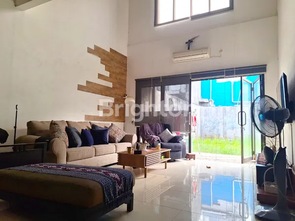 image RUMAH CANTIK 4 BEDROOM NYAMAN DAN TENANG DI PONDOK KELAPA JAKARTA TIMUR (1)