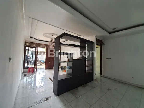 image DISEWAKAN RUMAH DARMO PERMAI TIMUR SURABAYA - STRATEGIS & BEBAS BANJIR. (3)