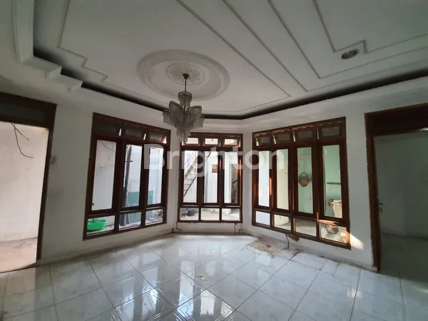 image DISEWAKAN RUMAH DARMO PERMAI TIMUR SURABAYA - STRATEGIS & BEBAS BANJIR. (6)