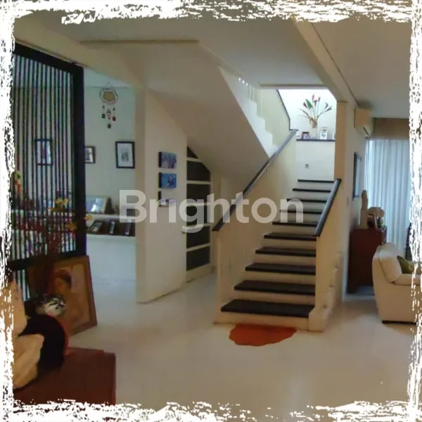 image RUMAH MEWAH MINIMALIS DAERAH DARMO  (2)