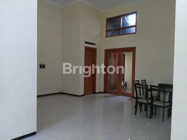 image RUMAH DENGAN LOKASI STRATEGIS DI TASIKMADU MALANG (2)