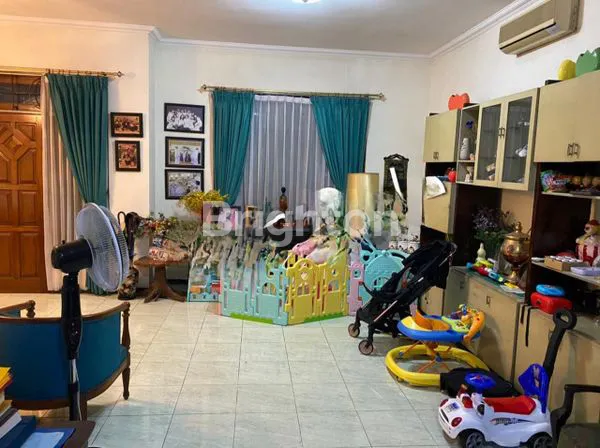 image DIJUAL RUMAH 2 LANTAI STRATEGIS RAYA RESIDEN SUDIRMAN SURABAYA (4)