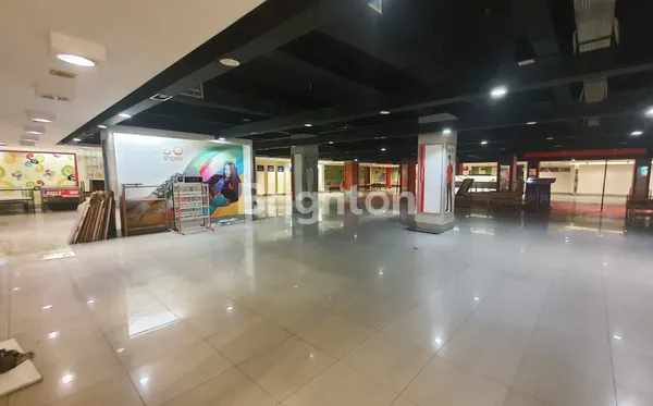 image GEDUNG 3 LANTAI EX MALL AREA BEKASI DEKAT PASAR BARU JAWA BARAT (2)