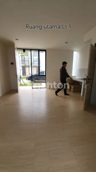 image RUMAH BARU 2 LANTAI DI CENDANA ESSENCE LIPPO KARAWACI TANGERANG  (2)