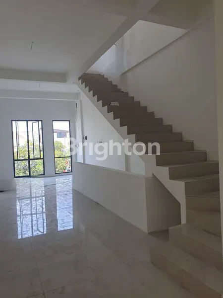 image RUKO 3 LANTAI BARU GRESS NOL JALAN RAYA TAMBAK REJO STRATEGIS SELANGKAH KE RAYA KENJERAN KAZA MALL RSUD DR SOEWANDHI PASAR TAMBAK REJO DEKAT SURAMADU KAPASAN PASAR ATOM ITC (6)