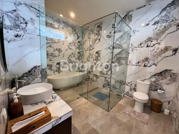 image VILLA MEWAH DAN MODERN 4BR PRIVATE POOL JIMBARAN (3)