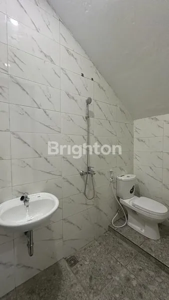 image DIJUAL RUMAH TIPE MINIMALIS  2 LT BARU GRESS, KUTISARI INDAH, DEKAT SIWALANKERTO, UNI PETRA, JEMURSARI, RAYA A YANI (5)