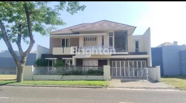 image RUMAH MEWAH 2 LANTAI SIAP HUNI, LOKASI STRATEGIS DI SURABAYA BARAT (1)