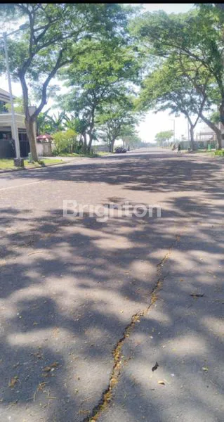 image RUMAH MEWAH 2 LANTAI SIAP HUNI, LOKASI STRATEGIS DI SURABAYA BARAT (2)