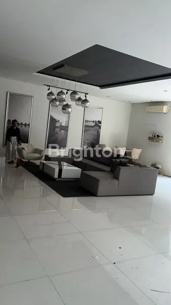 image RUMAH MEWAH 2 LANTAI SIAP HUNI, LOKASI STRATEGIS DI SURABAYA BARAT (5)