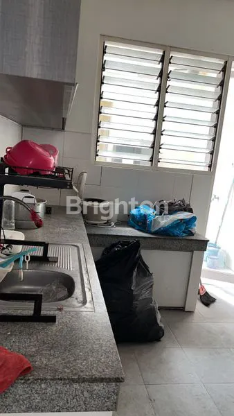 image RUMAH MEWAH 2 LANTAI SIAP HUNI, LOKASI STRATEGIS DI SURABAYA BARAT (7)