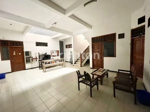 image RUMAH KOS 2.5 LANTAI, JALAN KAKI KE UNIV UBAYA (5)