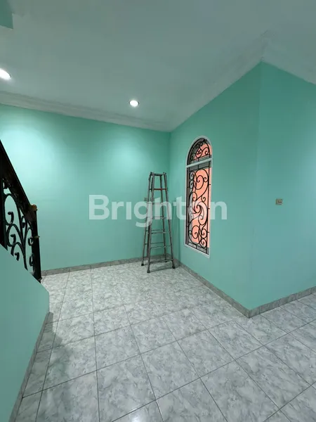 image RUMAH SIAP HUNI 3 LANTAI DI TANJUNG DUREN JAKARTA BARAT (3)