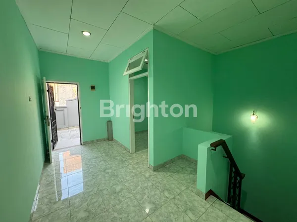 image RUMAH SIAP HUNI 3 LANTAI DI TANJUNG DUREN JAKARTA BARAT (4)