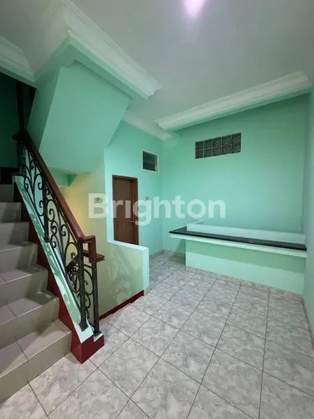 image RUMAH SIAP HUNI 3 LANTAI DI TANJUNG DUREN JAKARTA BARAT (6)