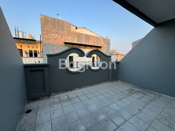 image RUMAH SIAP HUNI 3 LANTAI DI TANJUNG DUREN JAKARTA BARAT (8)