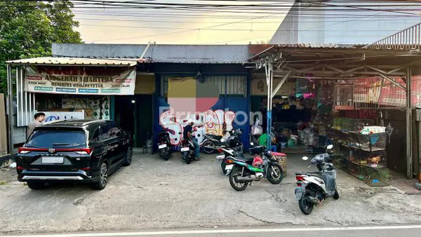 TEMPAT USAHA DI PINGGIR JALAN RAYA BOGOR