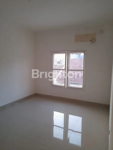 image RUMAH JELAMBAR 2LANTAI LOKASI STRATEGIS GROGOL PETAMBURAN JAKARTA BARAT  (3)