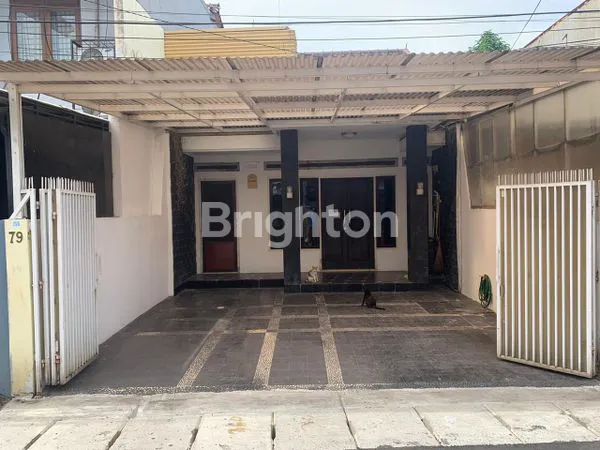 image RUMAH MURAH 1,5 LANTAI LOKASI STRATEGIS DI RADIO DALAM JAKARTA SELATAN  (3)