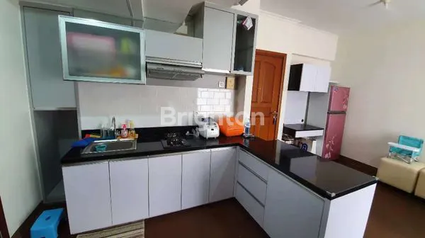 image BALKON LUAS APARTEMENT WATERPLACE TOWER A (8)