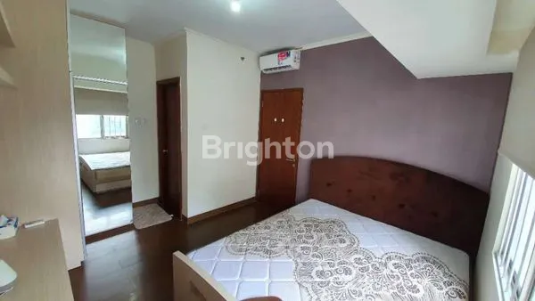 image BALKON LUAS APARTEMENT WATERPLACE TOWER A (6)