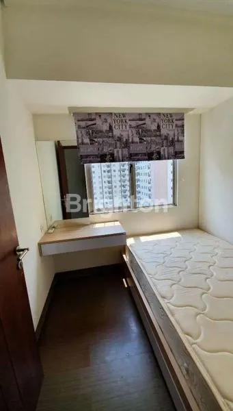 image BALKON LUAS APARTEMENT WATERPLACE TOWER A (4)