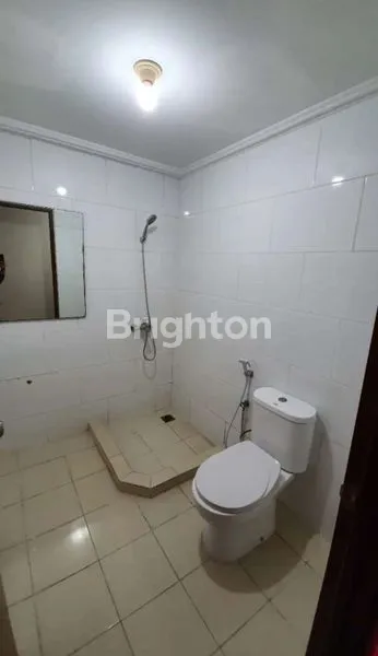 image BALKON LUAS APARTEMENT WATERPLACE TOWER A (3)