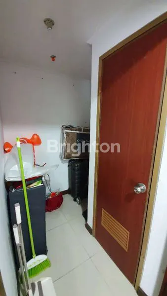 image BALKON LUAS APARTEMENT WATERPLACE TOWER A (2)