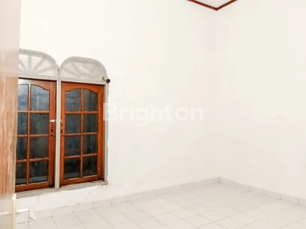 image RUMAH TENGAH KOTA , STRATEGIS , BISA LANGSUNG PAKAI, BROTOJOYO (5)