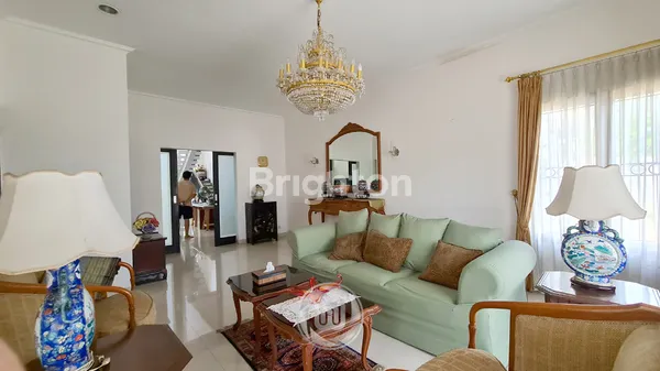 image RUMAH CLASSIC 1.5 LANTAI SANGAT TERAWAT DI PISANGAN CIPUTAT TIMUR, TANGERANG SELATAN (3)