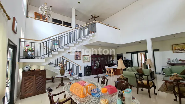 image RUMAH CLASSIC 1.5 LANTAI SANGAT TERAWAT DI PISANGAN CIPUTAT TIMUR, TANGERANG SELATAN (4)