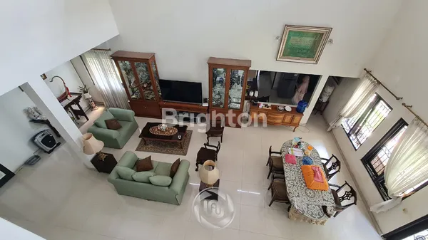 image RUMAH CLASSIC 1.5 LANTAI SANGAT TERAWAT DI PISANGAN CIPUTAT TIMUR, TANGERANG SELATAN (5)