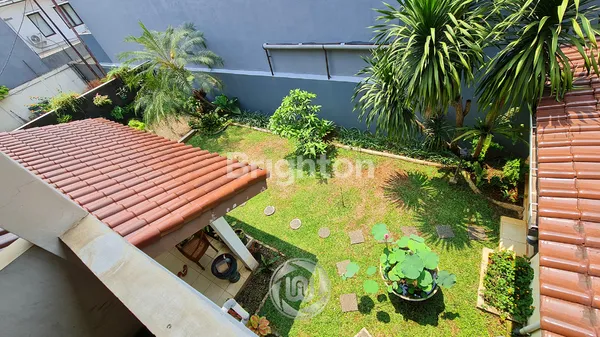 image RUMAH CLASSIC 1.5 LANTAI SANGAT TERAWAT DI PISANGAN CIPUTAT TIMUR, TANGERANG SELATAN (7)