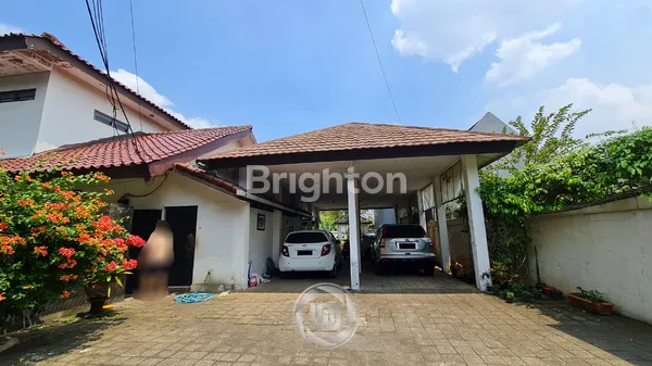 image RUMAH CLASSIC 1.5 LANTAI SANGAT TERAWAT DI PISANGAN CIPUTAT TIMUR, TANGERANG SELATAN (1)