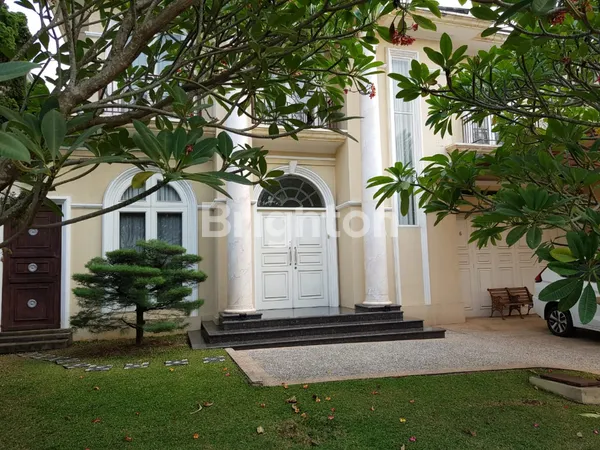 image RUMAH 2 LANTAI MEWAH BERKELAS FOUNTAINBLEAU GOLF RESIDENCE BSD (2)