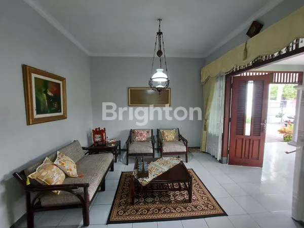 image RUMAH MEWAH TERAWAT SIDOSERMO PDK DIJUAL  (7)