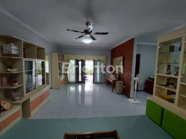 image RUMAH MEWAH TERAWAT SIDOSERMO PDK DIJUAL  (5)